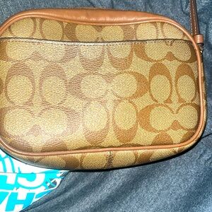 Hello im selling tho Coach purse .